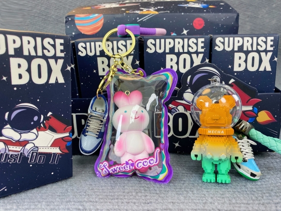 Key Chain Mystery Box (Including a small shoe, a beautiful doll) GF00066