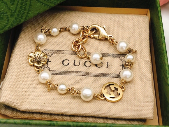 Dior bracelet gold pearls